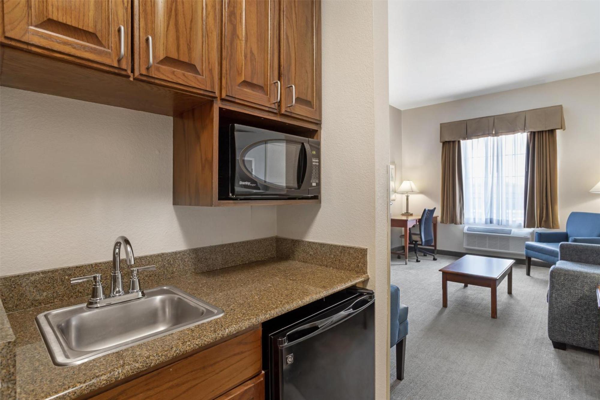 Best Western Plus Executive Hotel & Suites Sulphur Exterior photo